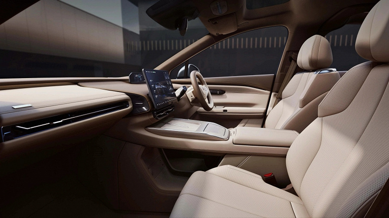 Запас хода 825 км, двери-крылья и официальная гарантия 5 лет или 150 000 км пробега. В России сертифицируют GAC Hyptec HT